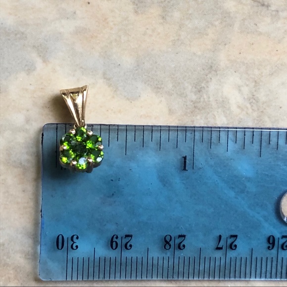 10K Yellow Gold Peridot Gemstone Small Pendant - Picture 4 of 5